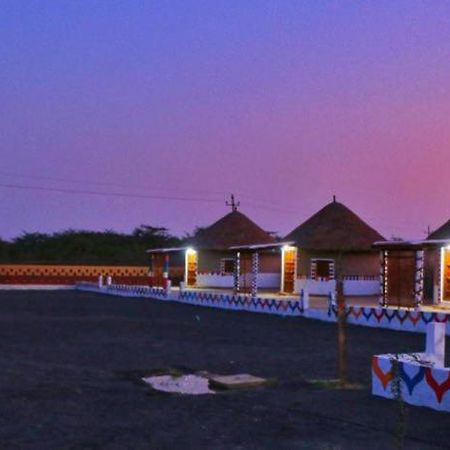 Banni Village Resort - Rann Of Kutch Bherandiāla Buitenkant foto