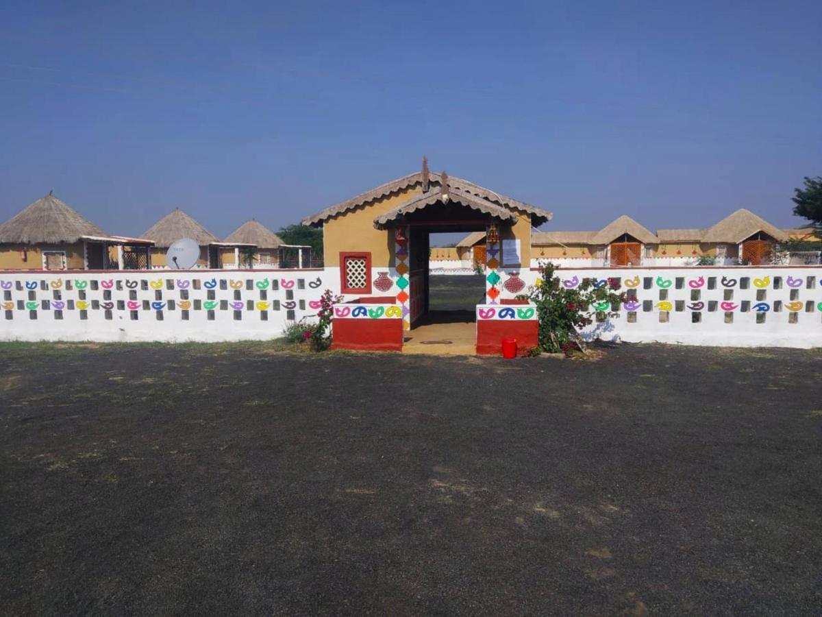 Banni Village Resort - Rann Of Kutch Bherandiāla Buitenkant foto