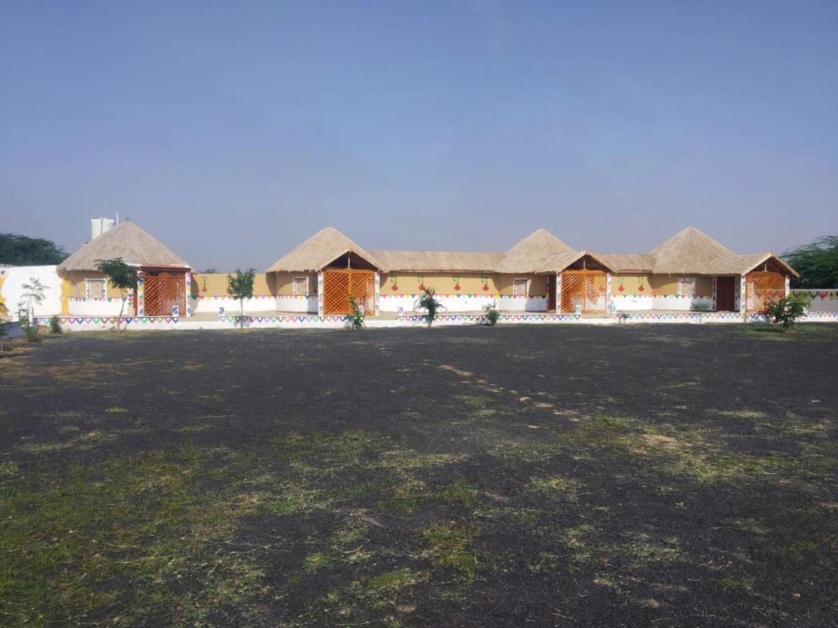 Banni Village Resort - Rann Of Kutch Bherandiāla Buitenkant foto