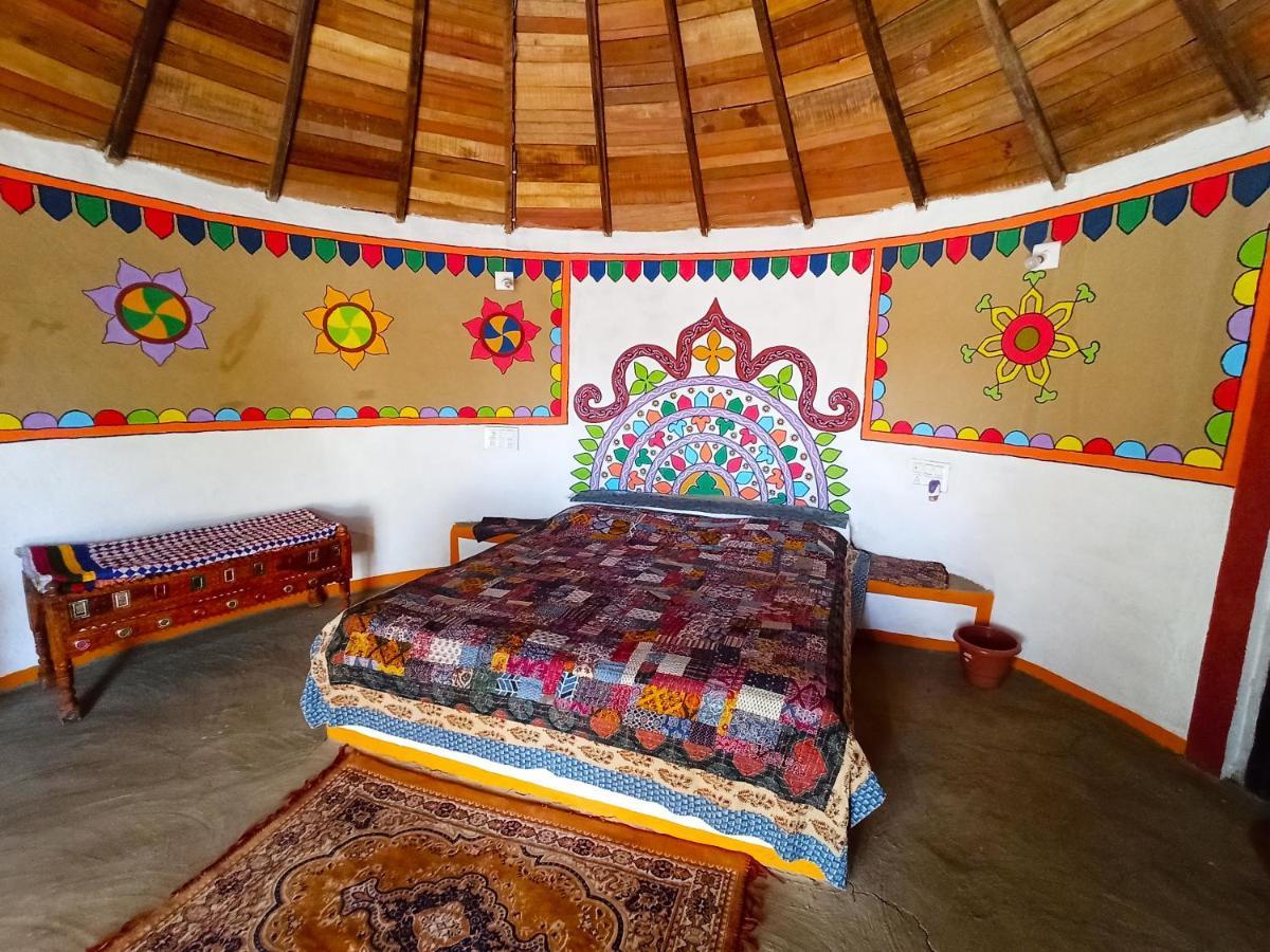 Banni Village Resort - Rann Of Kutch Bherandiāla Buitenkant foto