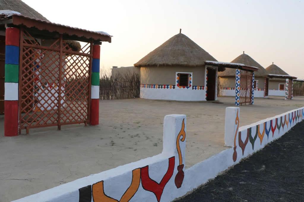 Banni Village Resort - Rann Of Kutch Bherandiāla Buitenkant foto