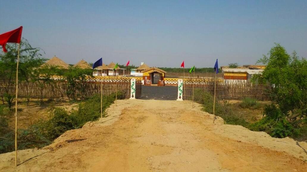 Banni Village Resort - Rann Of Kutch Bherandiāla Buitenkant foto