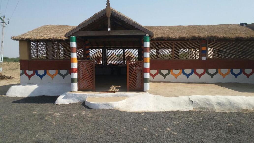 Banni Village Resort - Rann Of Kutch Bherandiāla Buitenkant foto