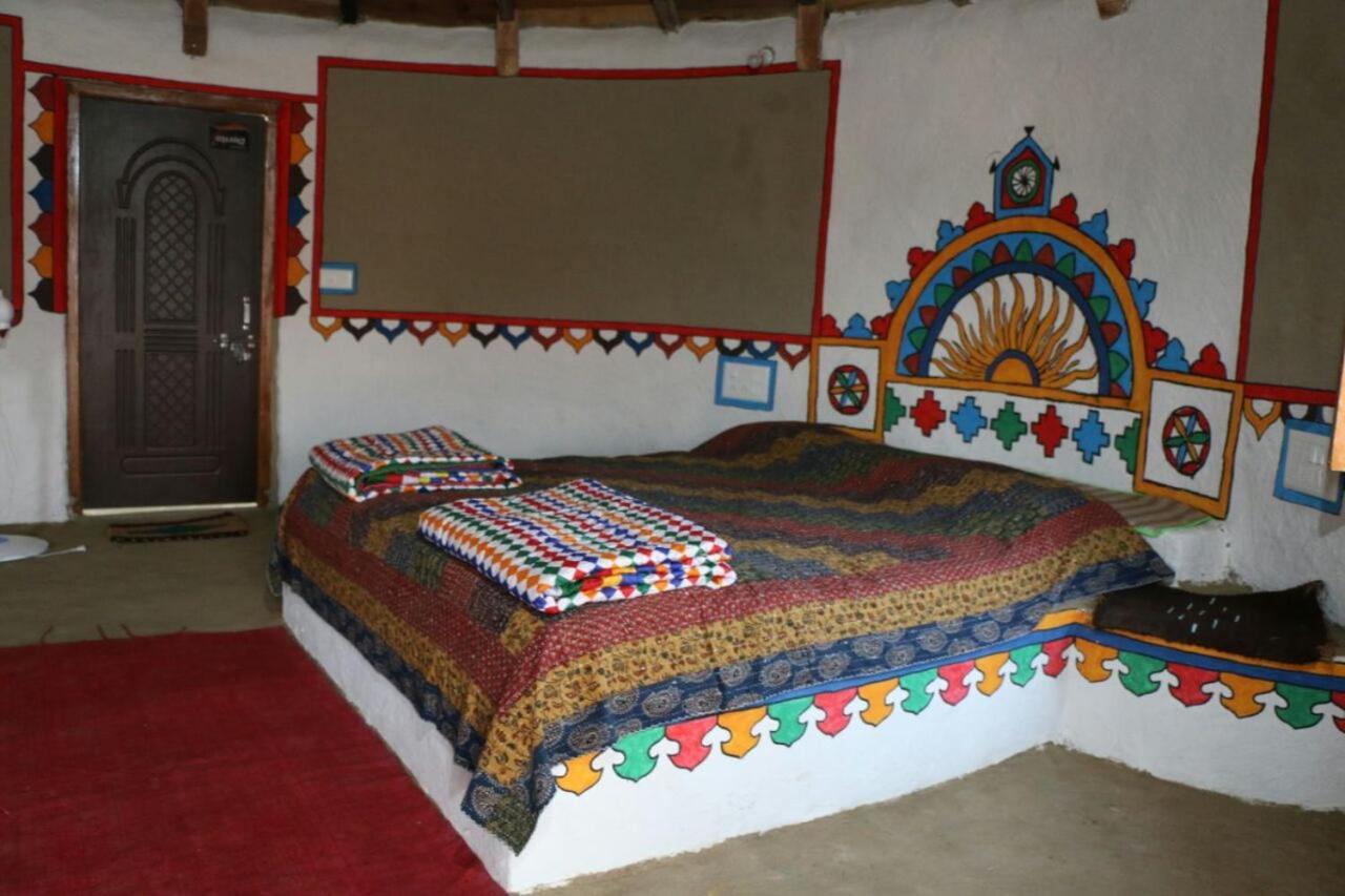 Banni Village Resort - Rann Of Kutch Bherandiāla Buitenkant foto