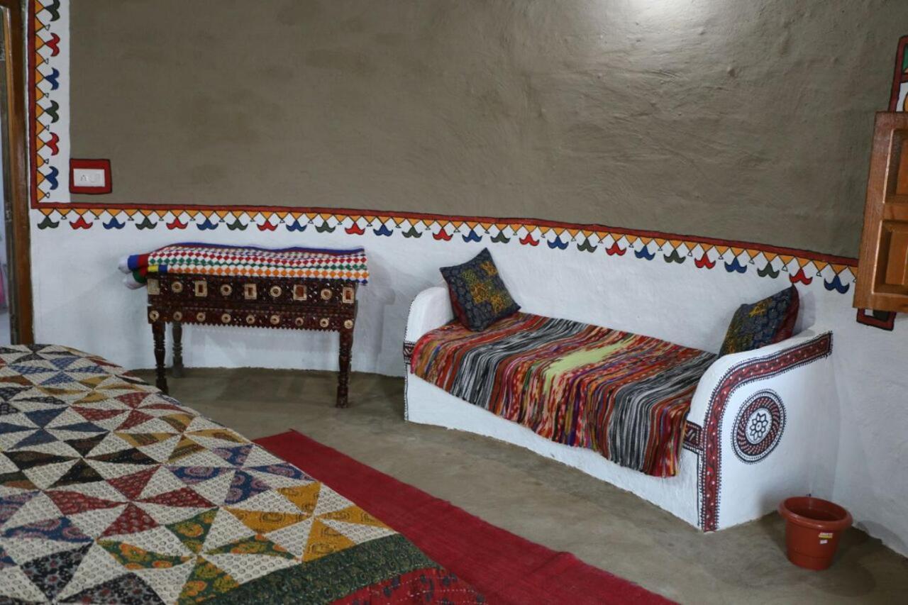 Banni Village Resort - Rann Of Kutch Bherandiāla Buitenkant foto