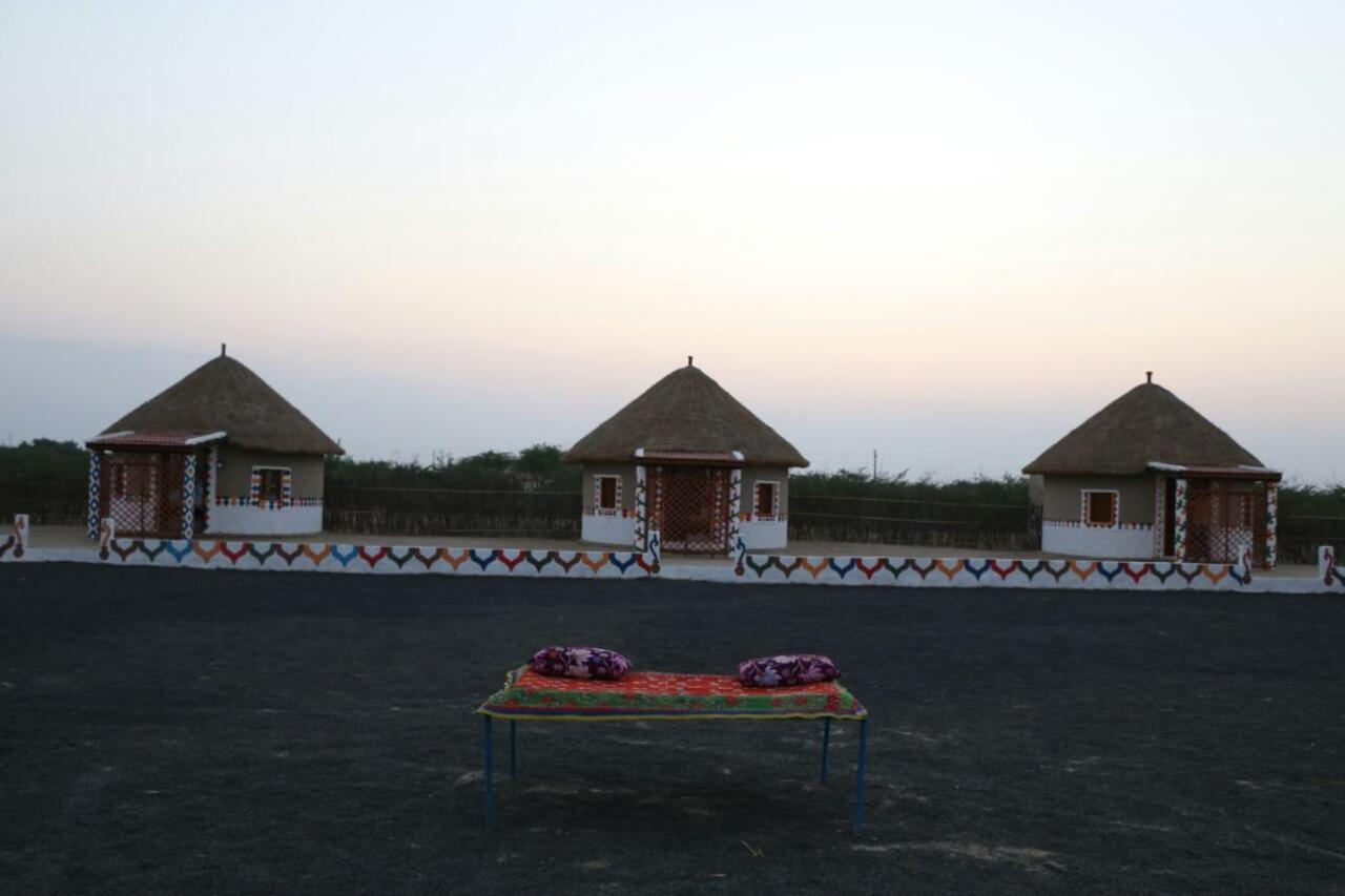 Banni Village Resort - Rann Of Kutch Bherandiāla Buitenkant foto