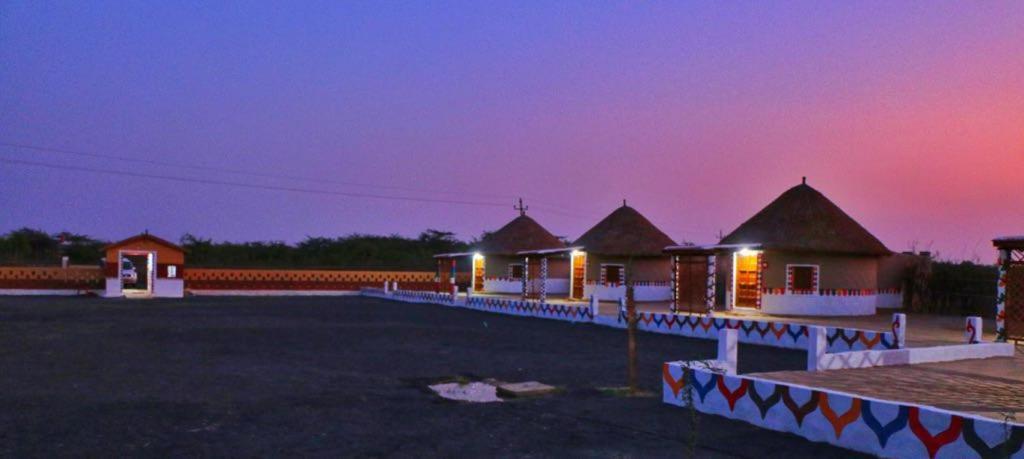 Banni Village Resort - Rann Of Kutch Bherandiāla Buitenkant foto